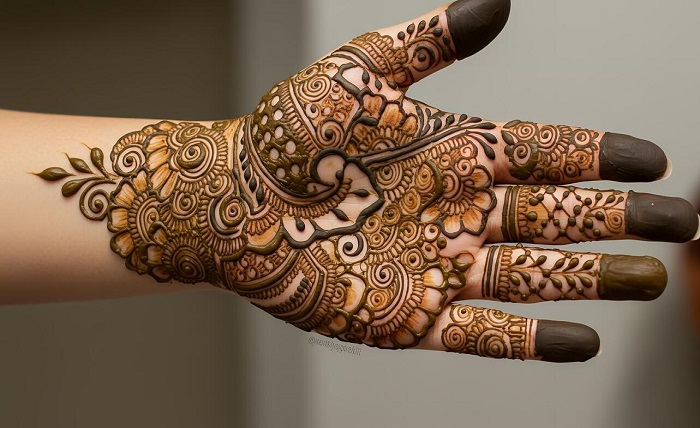 simple instagram stylish royal front hand mehndi design