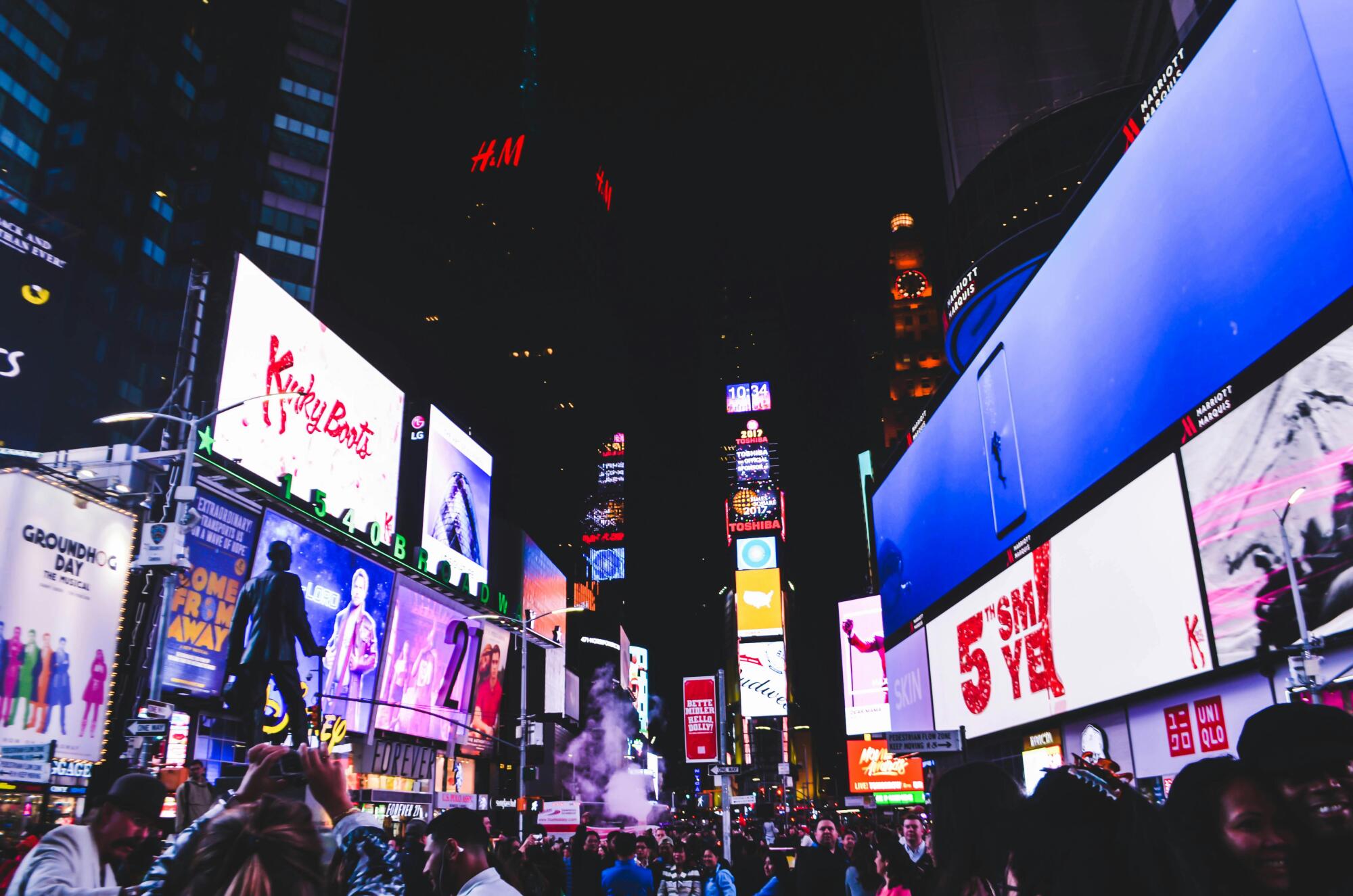 Innovative Technology Driving Modern Billboard Design
